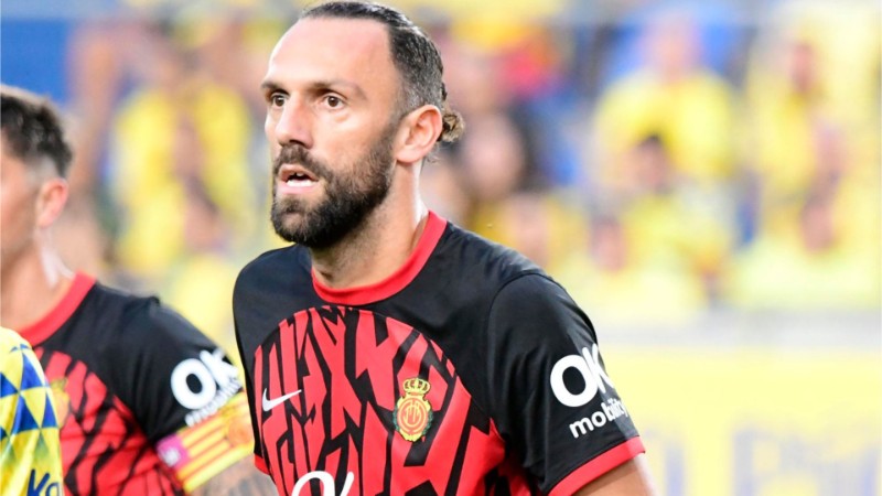 Barca xem xét ký hợp đồng với Muriqi